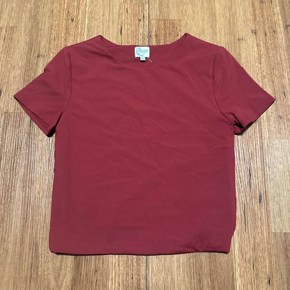 Francesca's Collections Deep Red Short Sleeve Tee